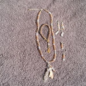 Necklace, bracelet and earrings set